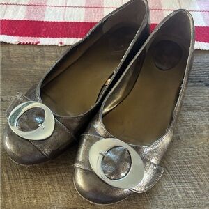 White Mountain Metallic Flats with Silver Buckle Accent Size 10
